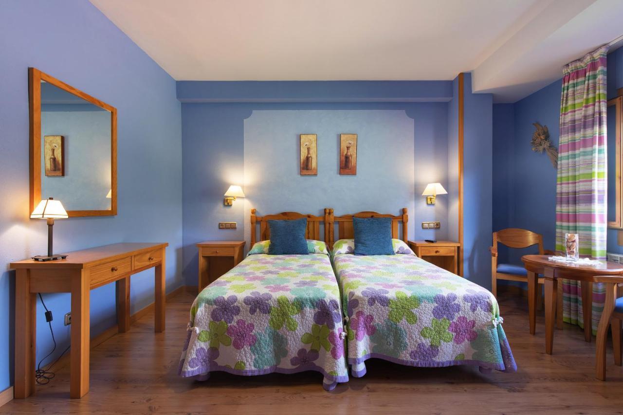 Hotel Cinca Escalona  Luaran gambar