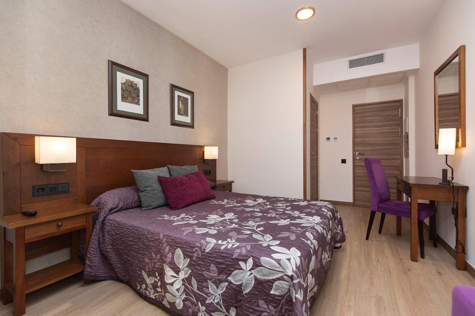 Hotel Cinca Escalona  Luaran gambar